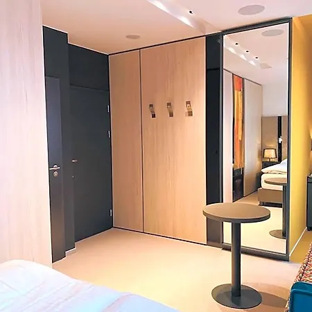 Color Hotel